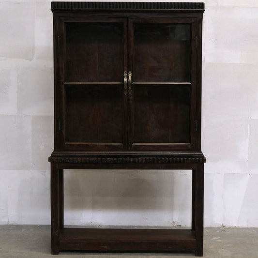 Elegant smalt vitrineskab